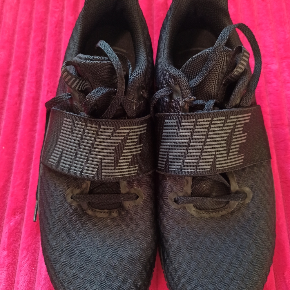 Women's Nike strap sneakers